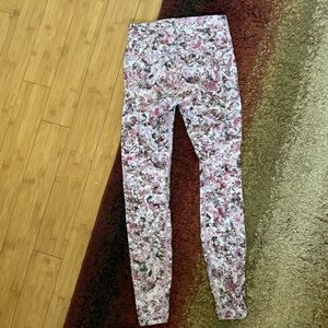 Women’s lululemon leggings size 4 - great condition